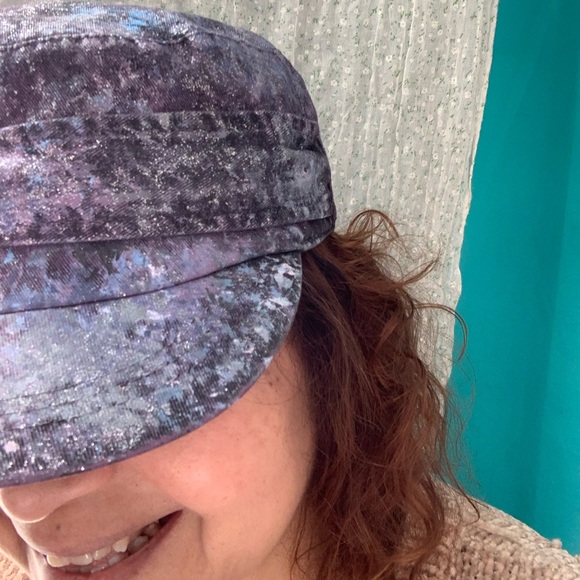 Hat Re-Fashioned Re-purpose 🤚 hand painted - Picture 5 of 5